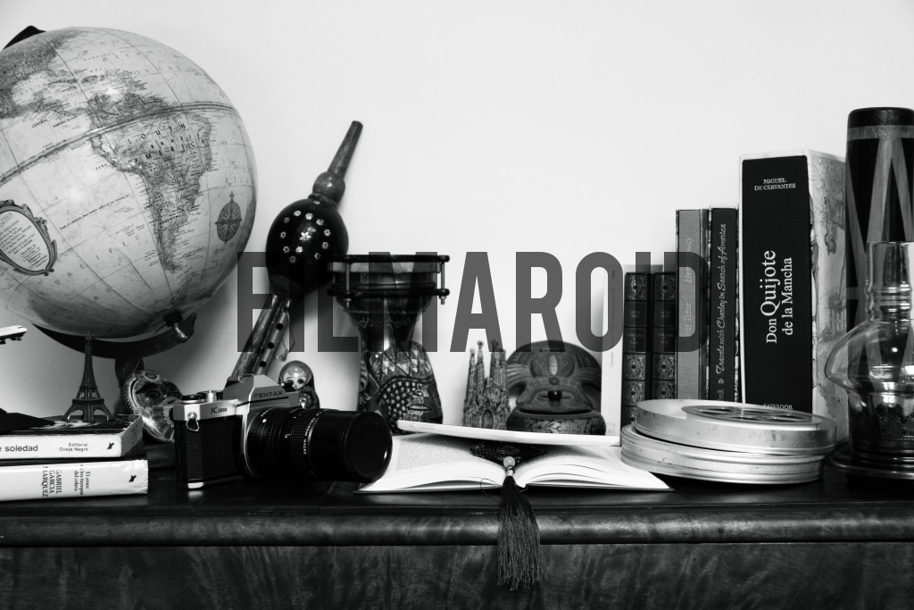 Table with different souvenirs from countries and travels around the world